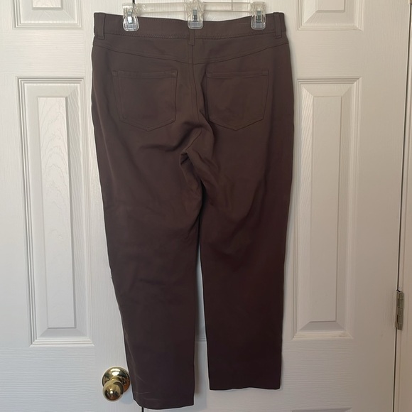 Chicos Size 1 Women’s Pants Brown Cropped Zipper Fly 10” Rise EUC Some Stretch - Picture 3 of 10